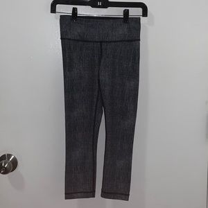 Lululemon cropped workout pants in size 0